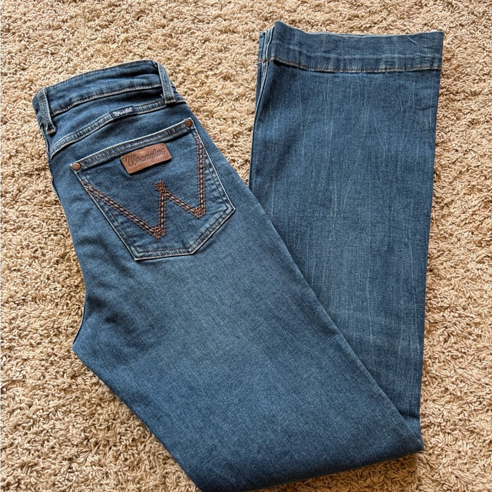 Women’s Wrangler Indigo Straight-Leg Jeans    Size 30x36.